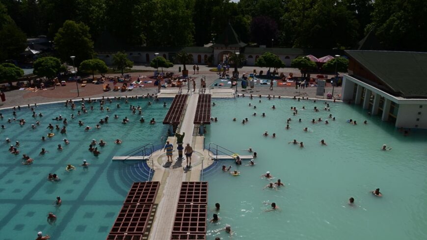 Megújuló energiára vált a harkányi fürdő: elkészült a napelemes fejlesztés