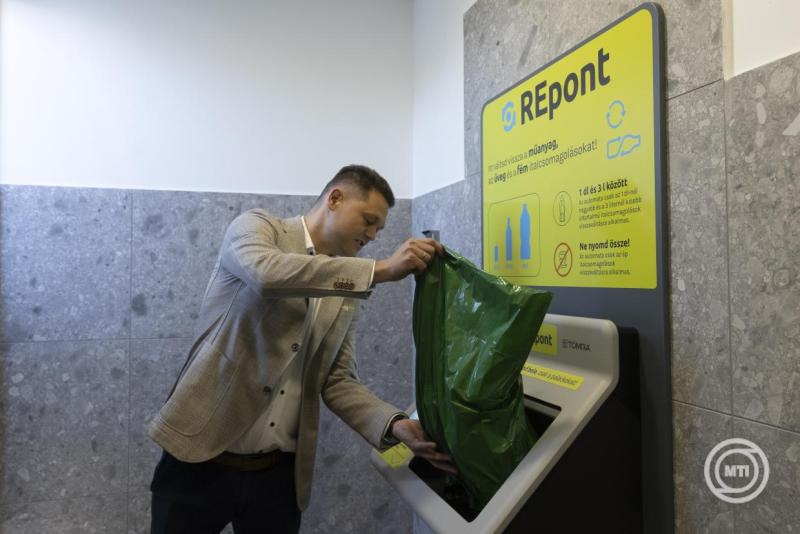 A visszaváltott palackokkal is segíthetnek a rászorulóknak