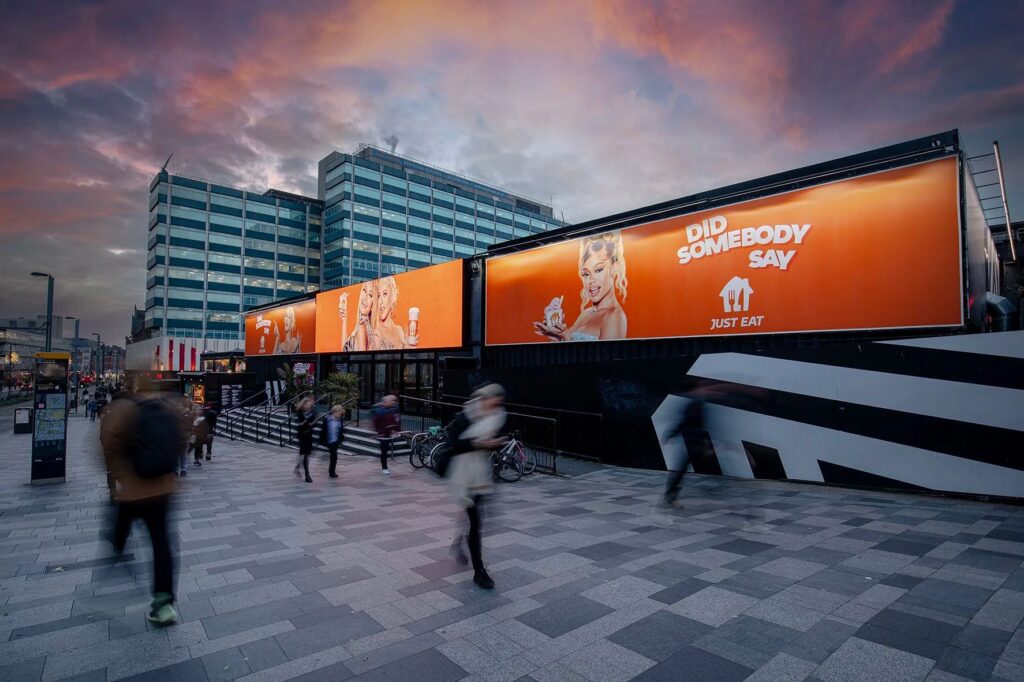 Klímavédelmi lépés Hollandiában: újabb város szorítja ki a „szennyező” hirdetéseket