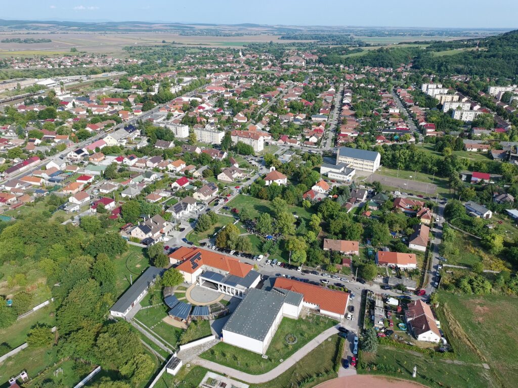 Műholdakról követik a városok terjeszkedését és a természeti kockázatokat