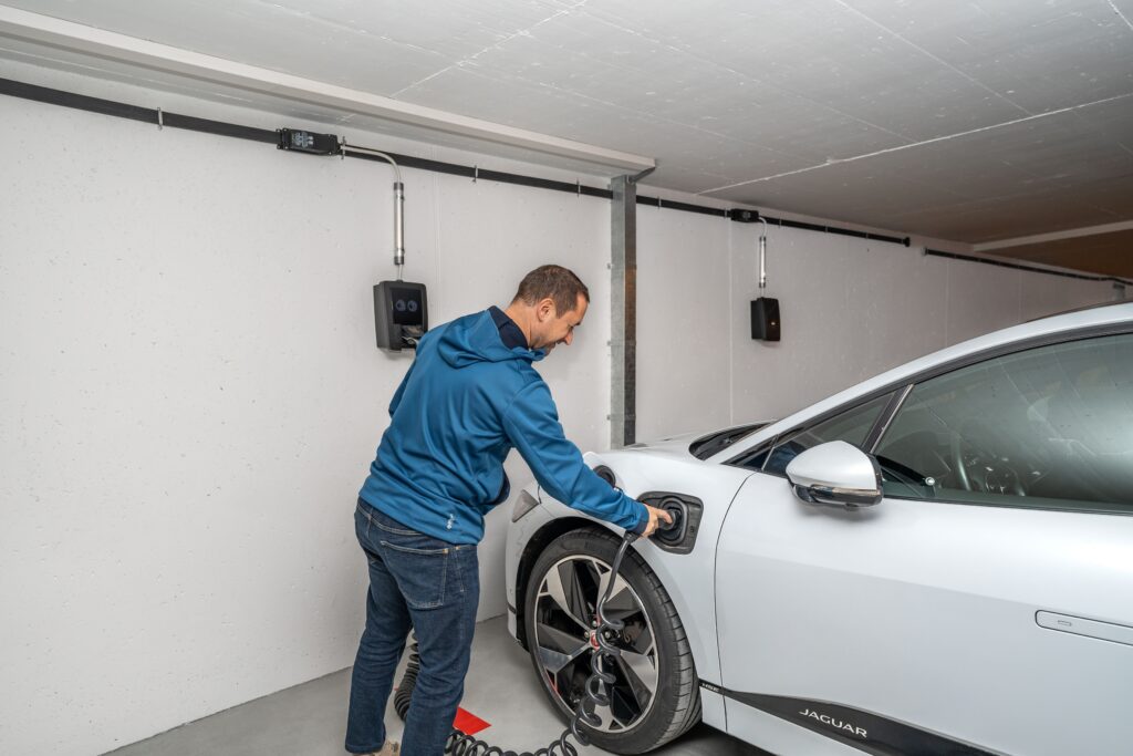 Hibrid vagy benzines? Nagy különbség van az értékvesztésben