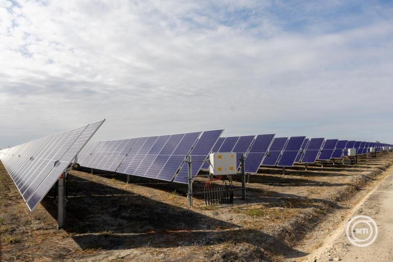 98 ezer napelem és 80 MWh energiatároló szolgálja a hazai villamosenergia-hálózatot