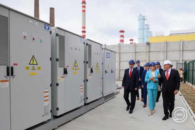 Gázmotor és energiatároló egy rendszerben: új hibrid erőmű Csepelen